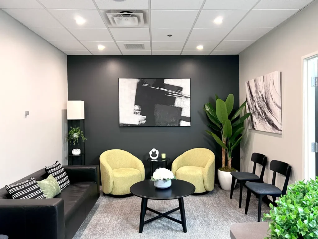 Midwest-Dental-Specialists_Waiting-Room-Front-Lobby-Zionsville_m-comfort-01-b